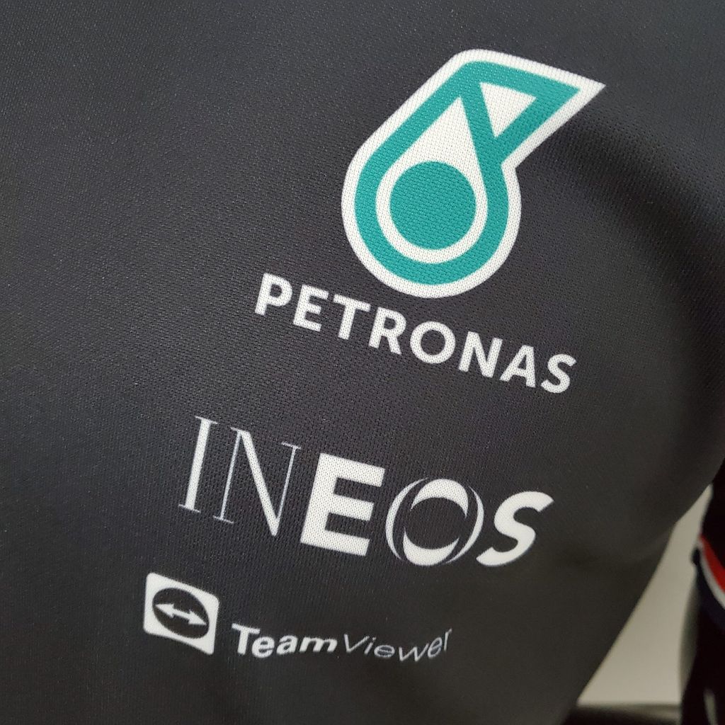 Camiseta Mercedes AMG F1 2022 - Equipo Petronas Flechas Plateadas - Imagen 6