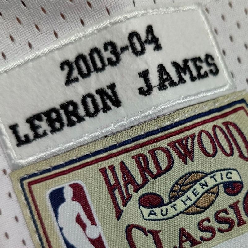 Camiseta Lebron James Cavaliers 2003/04 Mitchell & Ness Swingman - Imagen 7
