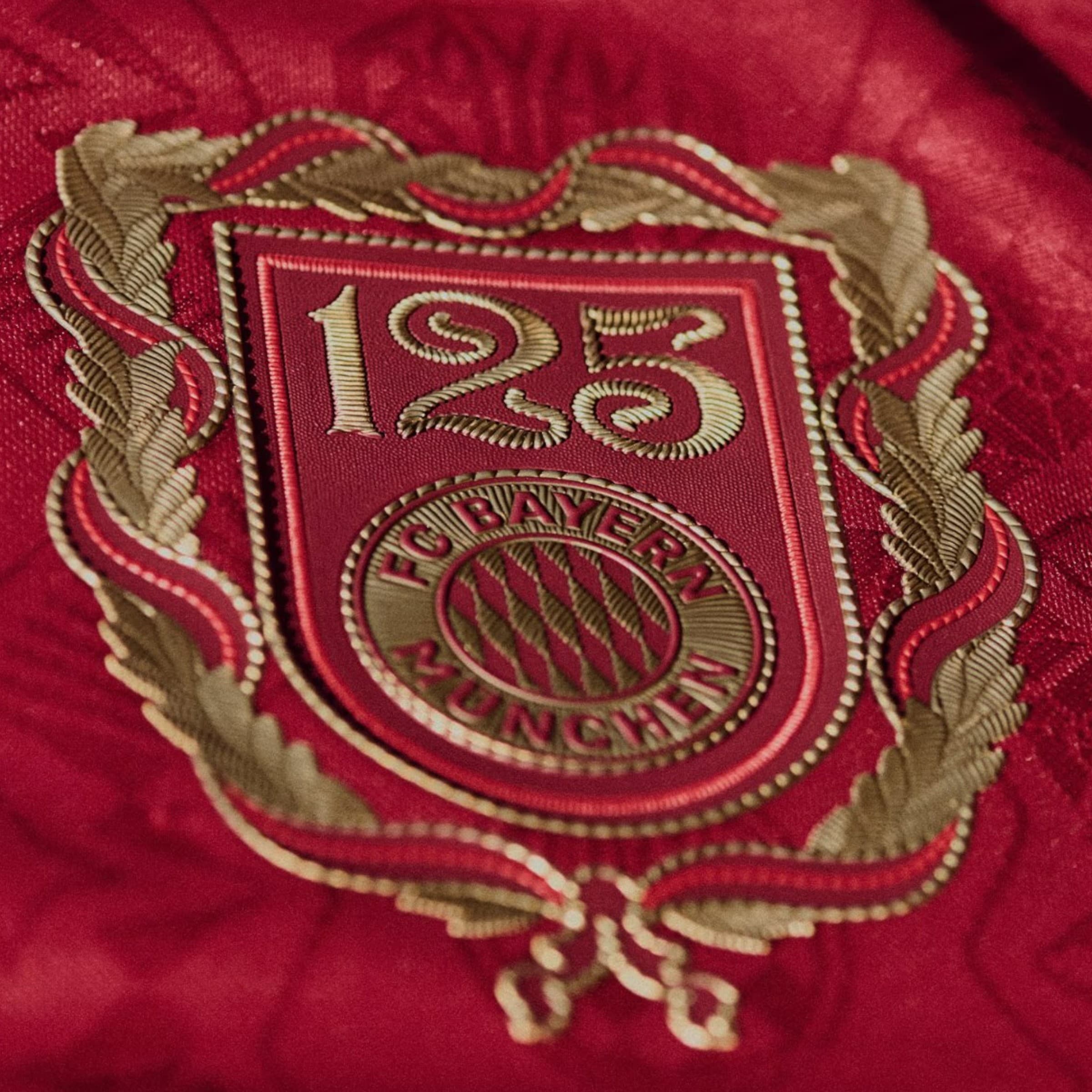 Camiseta Bayern Múnich 2025-2026 125th Aniversario Manga Larga - Version Pro Player - Imagen 3